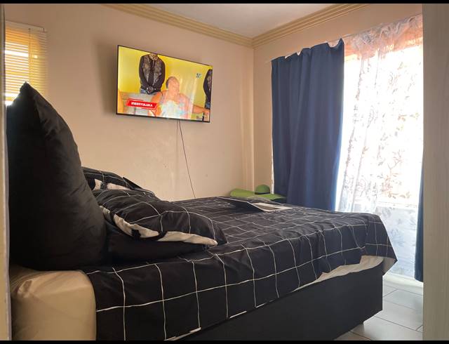 3 BEDROOM FREEHOLD FOR SALE IN ROSSLYN